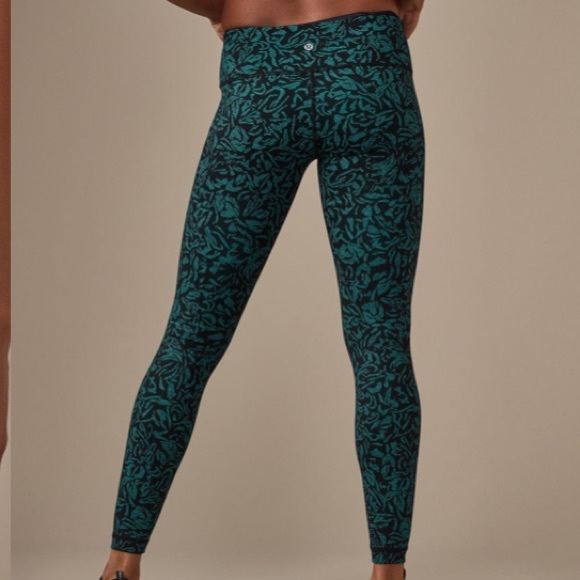Lululemon Wunder Under 28” mid rise tight - Picture 2 of 6